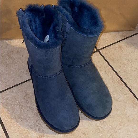 Women’s UGG BAILEY BOW II NAVY BLUE #8 DAMAGED - Picture 3 of 9